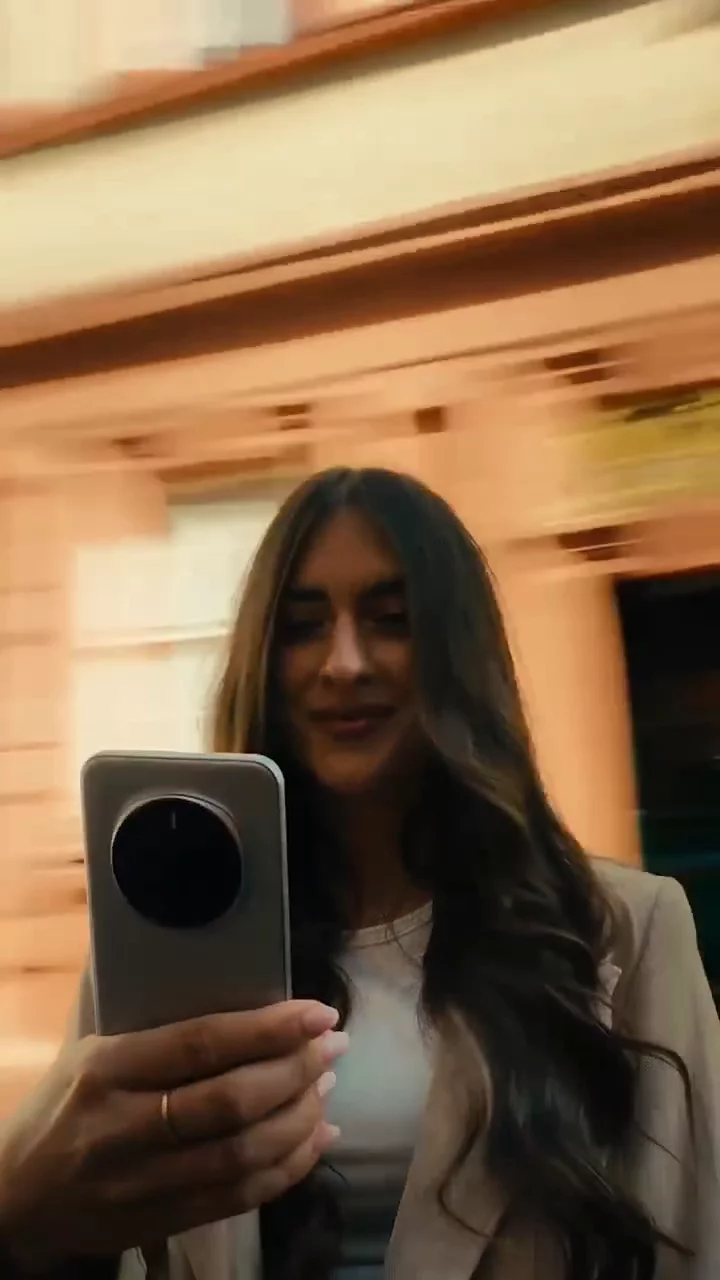 HONOR AI travel campaign creative