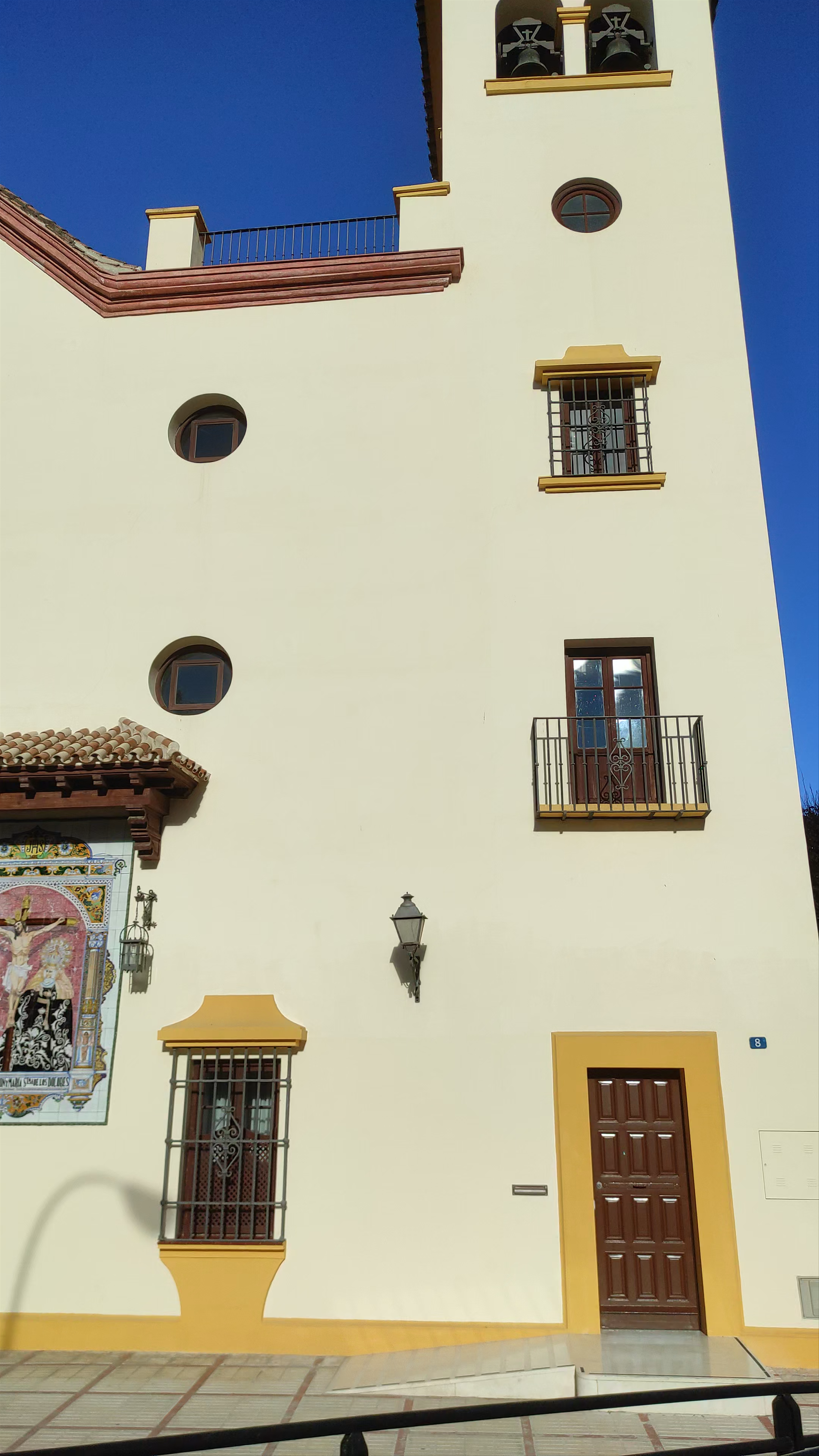Parroquia de San Pedro Apóstol - A Serene Historic Church in Málaga