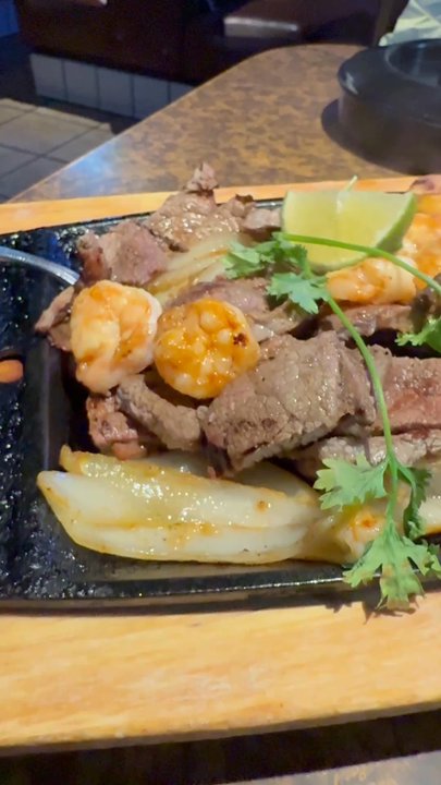 Lauras Restaurant - Mexican Near Me - Arleta, California