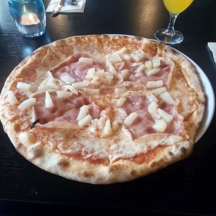 Nero - Pizza Hawaii - Italian Near Me - Dusseldorf, NW