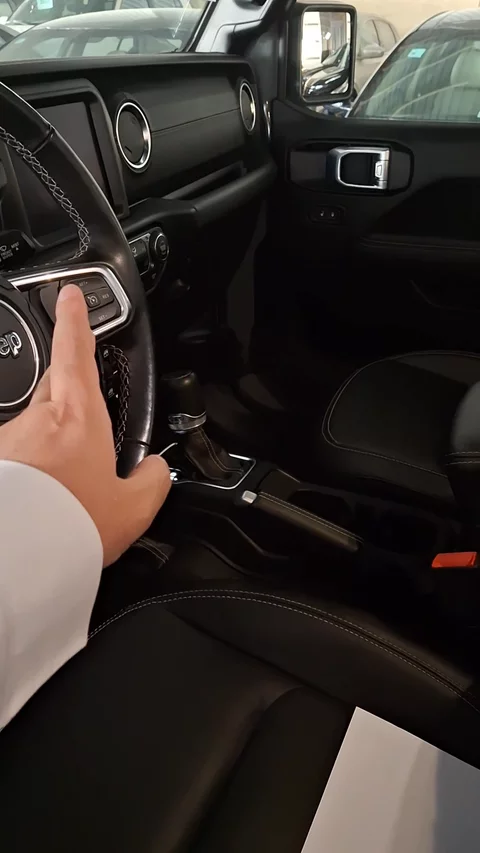 جيب رانجلر Sahara 2023