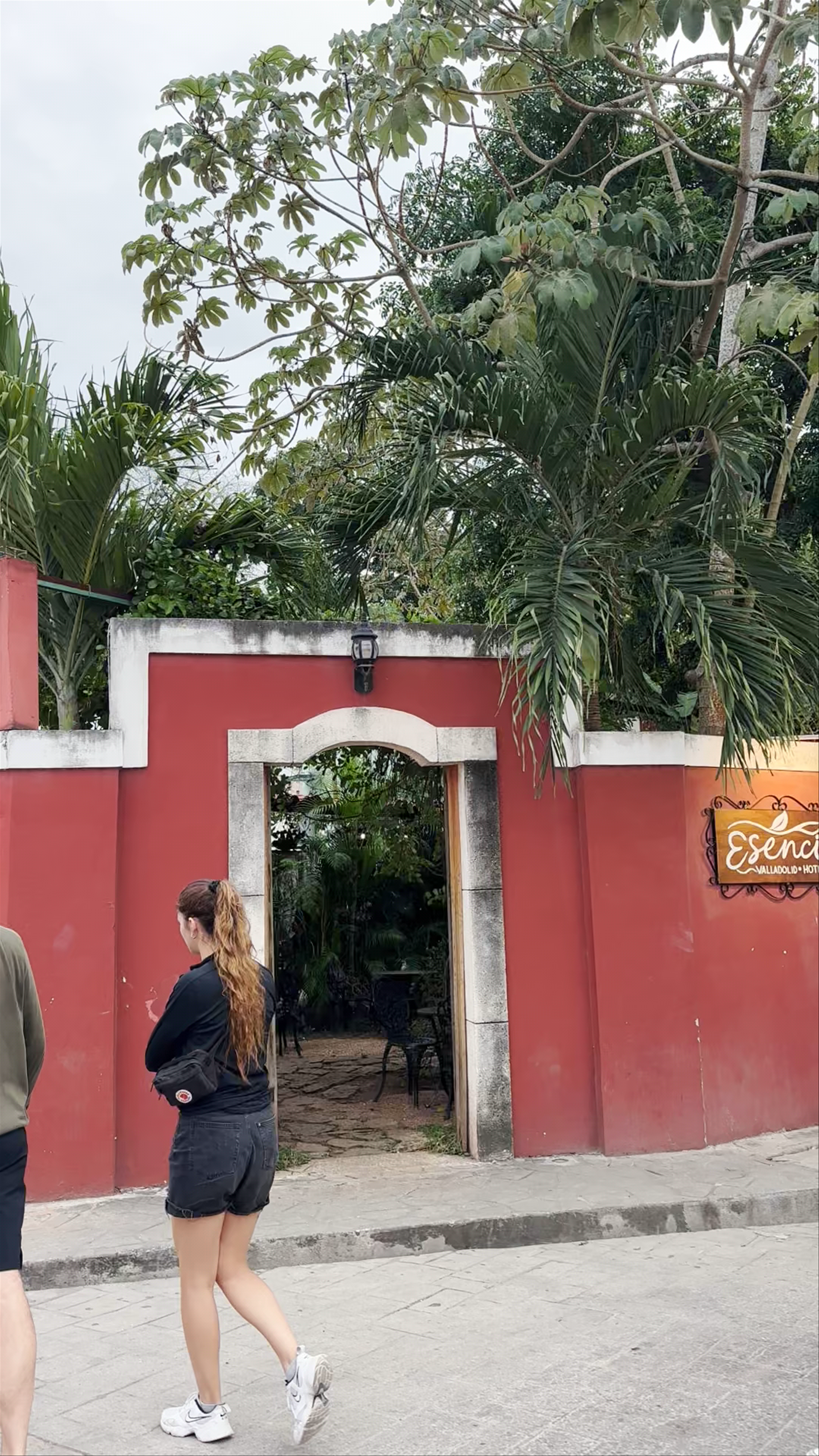 Exploring the Charming Streets of Calzada de los Frailes in Valladolid, Yucatán