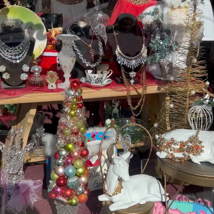 A Moment In Time - Beautiful antiques and vintage treasures - Antiques Near Me - Fremont, California