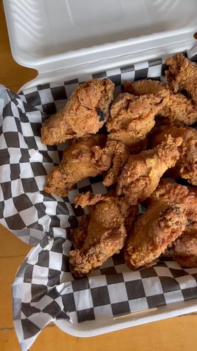 Drae's Lake Route - IG: @nelson_eats - Chicken Wings Near Me - Seattle, Washington