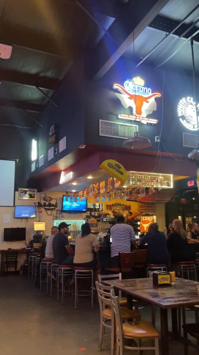 Wicked Wings Slaughter - Dinner and show + good drinks ;) - Karaoke Near Me - Austin, Texas