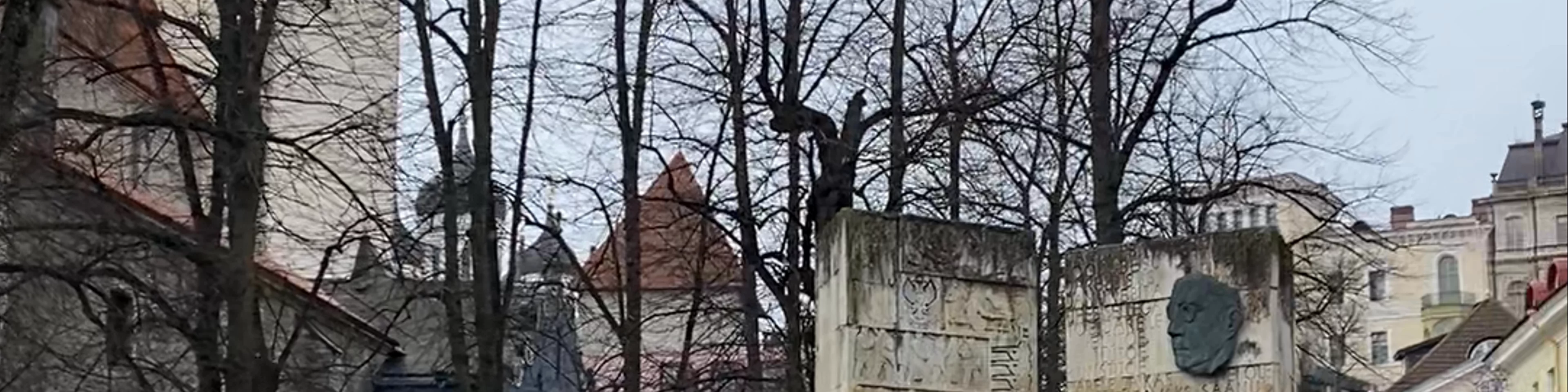 Eduard Vilde monument