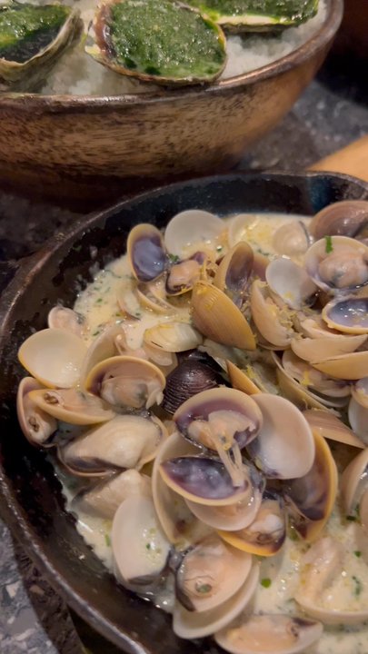 The Pig Out Bistro - Close up tour of the seafood platter - Bistros Near Me - Malay, AKL