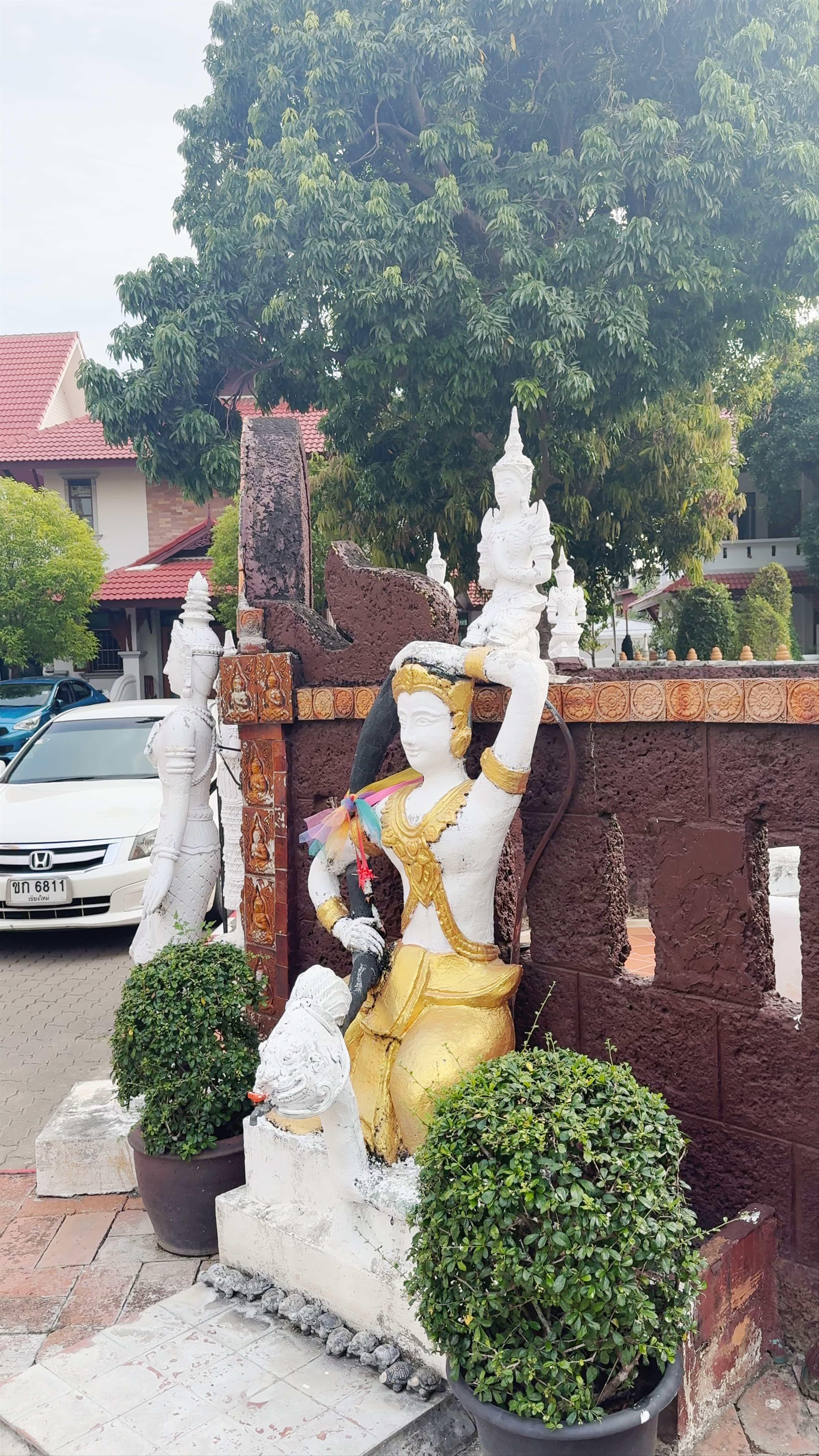 Wat Buppharam: Golden Lanna Buddhist Temple in Chiang Mai