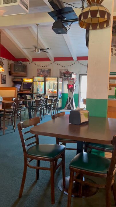 Franco's Pizza - Inside - Pizza Near Me - Lodi, California