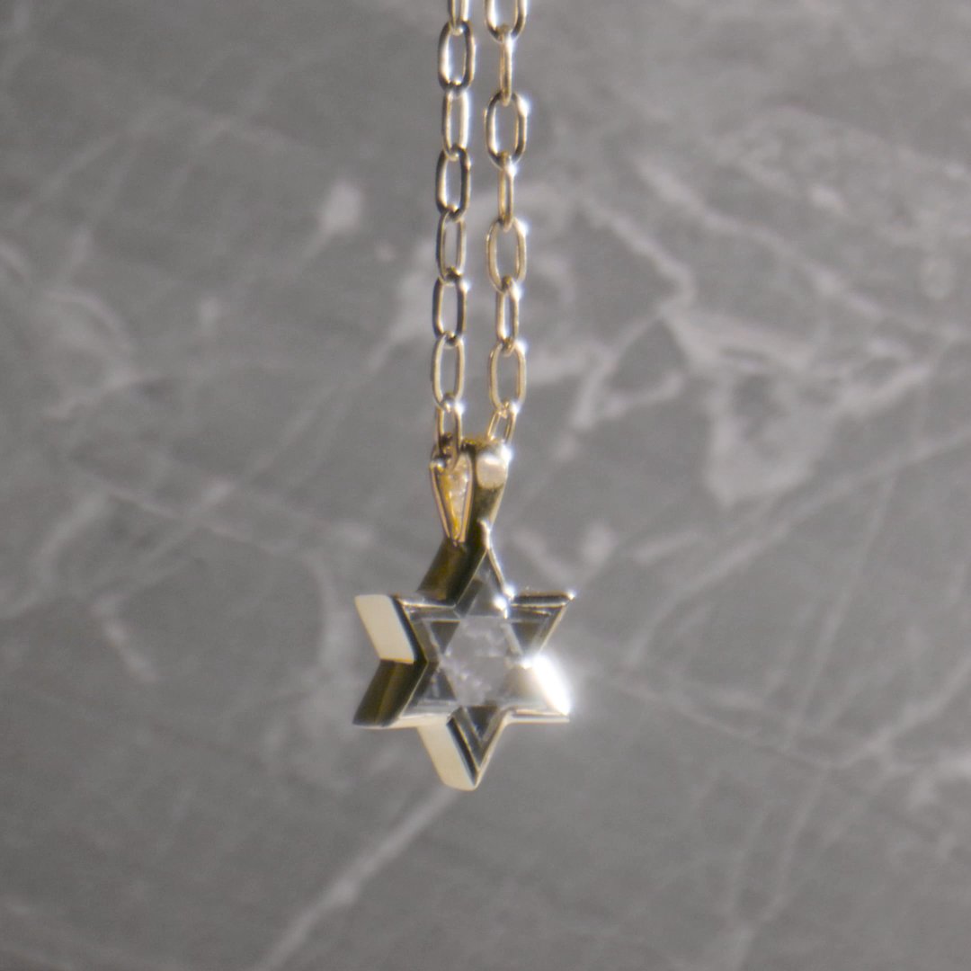 VRAI Solitaire Star Pendant | 18k | Yellow Gold | chainLength: 18-20