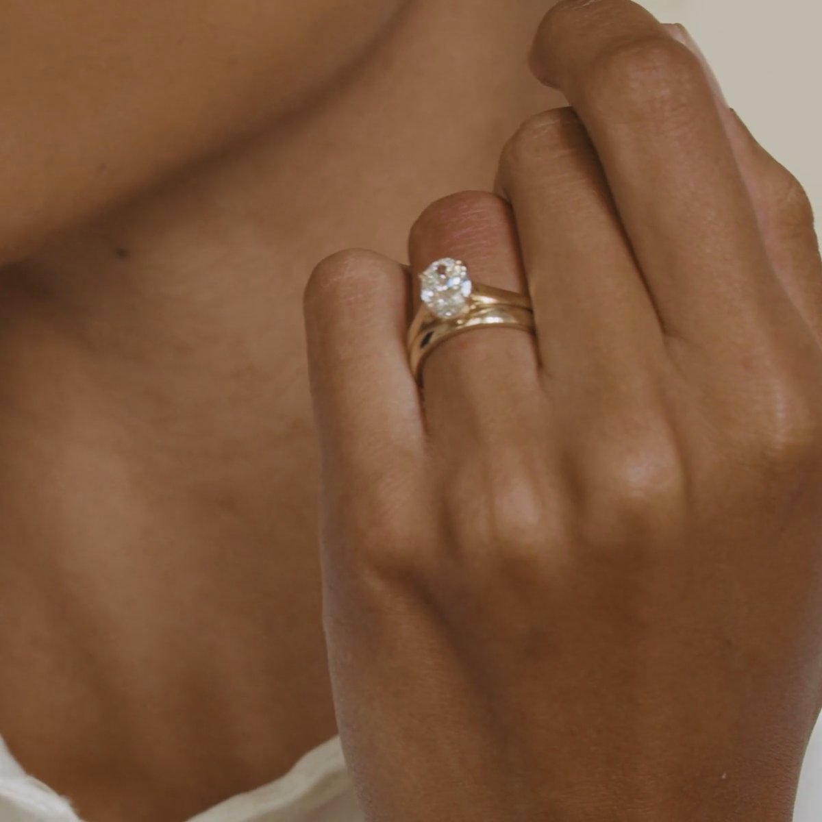 The Cathedral | Oval | 18k | White Gold | bandAccent: Plain | diamondOrientation: vertical | caratWeight: other