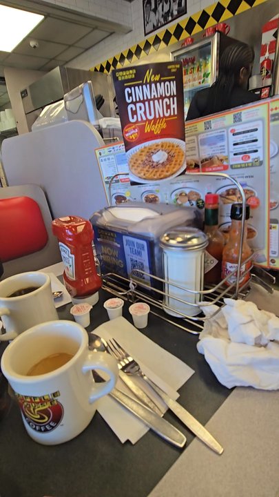 Waffle House - The service and food was great! My only complaint is the the music (which I loved) playing overhead was too loud. - Diners Near Me - East Point, Georgia