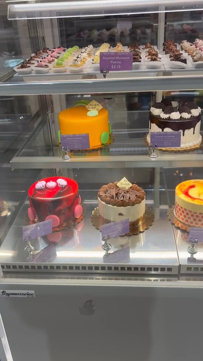 Deerfields Bakery - Bakeries Near Me - Buffalo Grove, Illinois