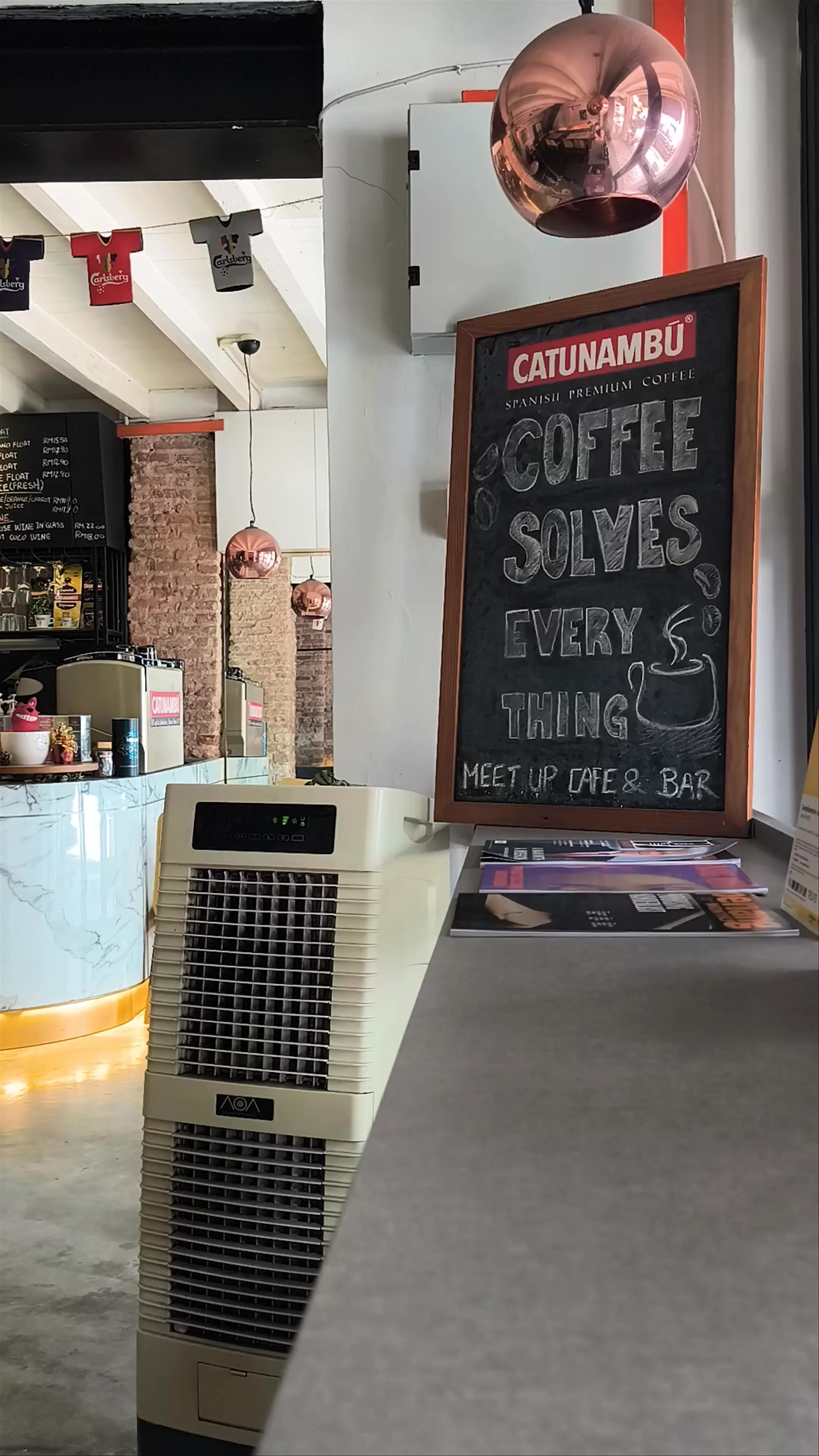 Meet Up Cafe & Bar