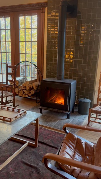 Hotel Lilien - Wood burning fire in the main lobby - Bars Near Me - Hunter, New York
