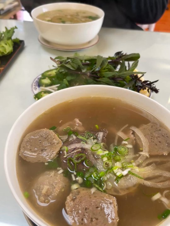 Le Paradis - Vietnamese Near Me - Hayward, California