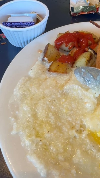Blackberry Bistro - Running cold undercooked grits - Breakfast & Brunch Near Me - Oakland, California