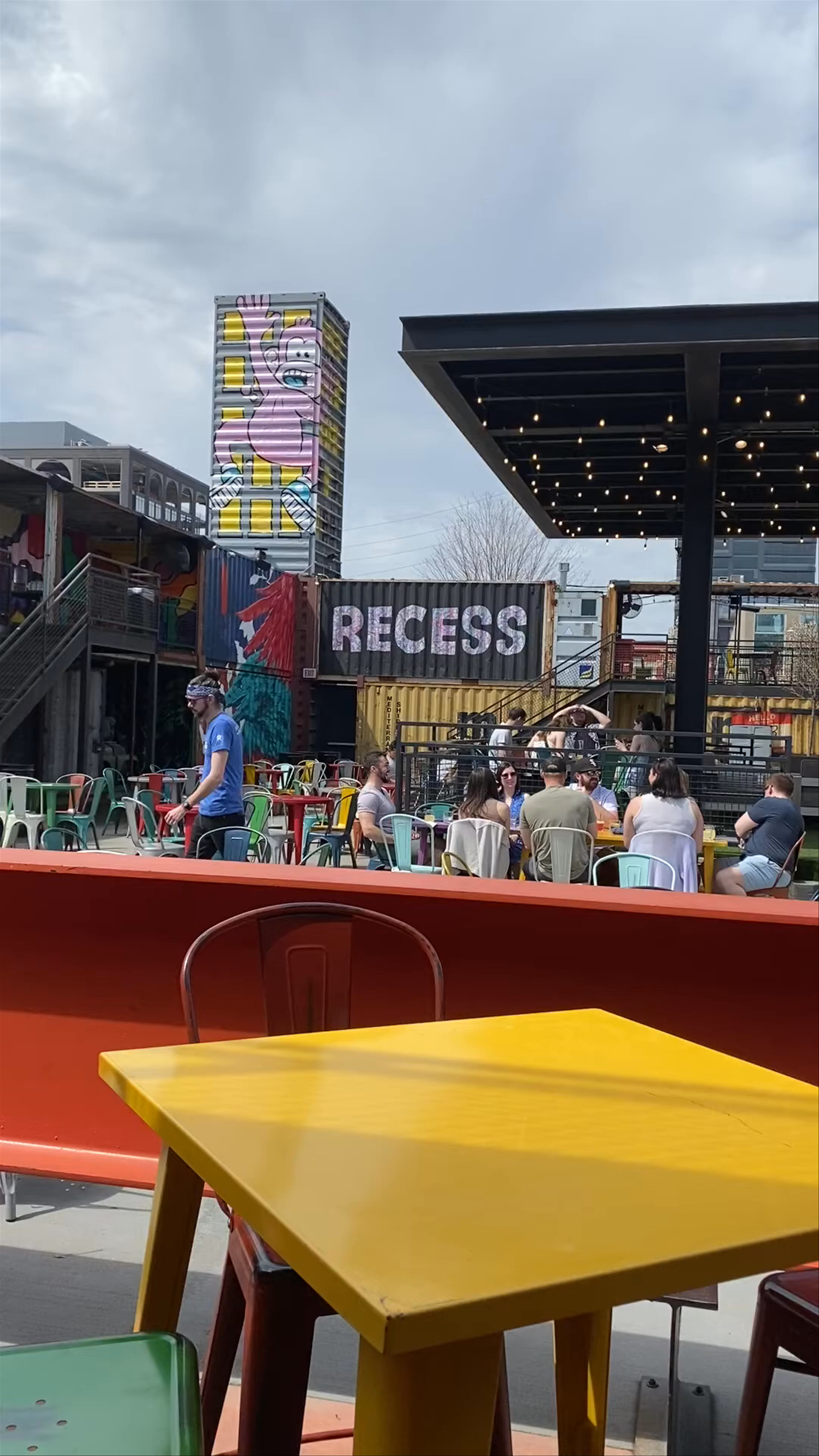 Recess Chicago: Vibrant Outdoor Hangout on West Kinzie Street