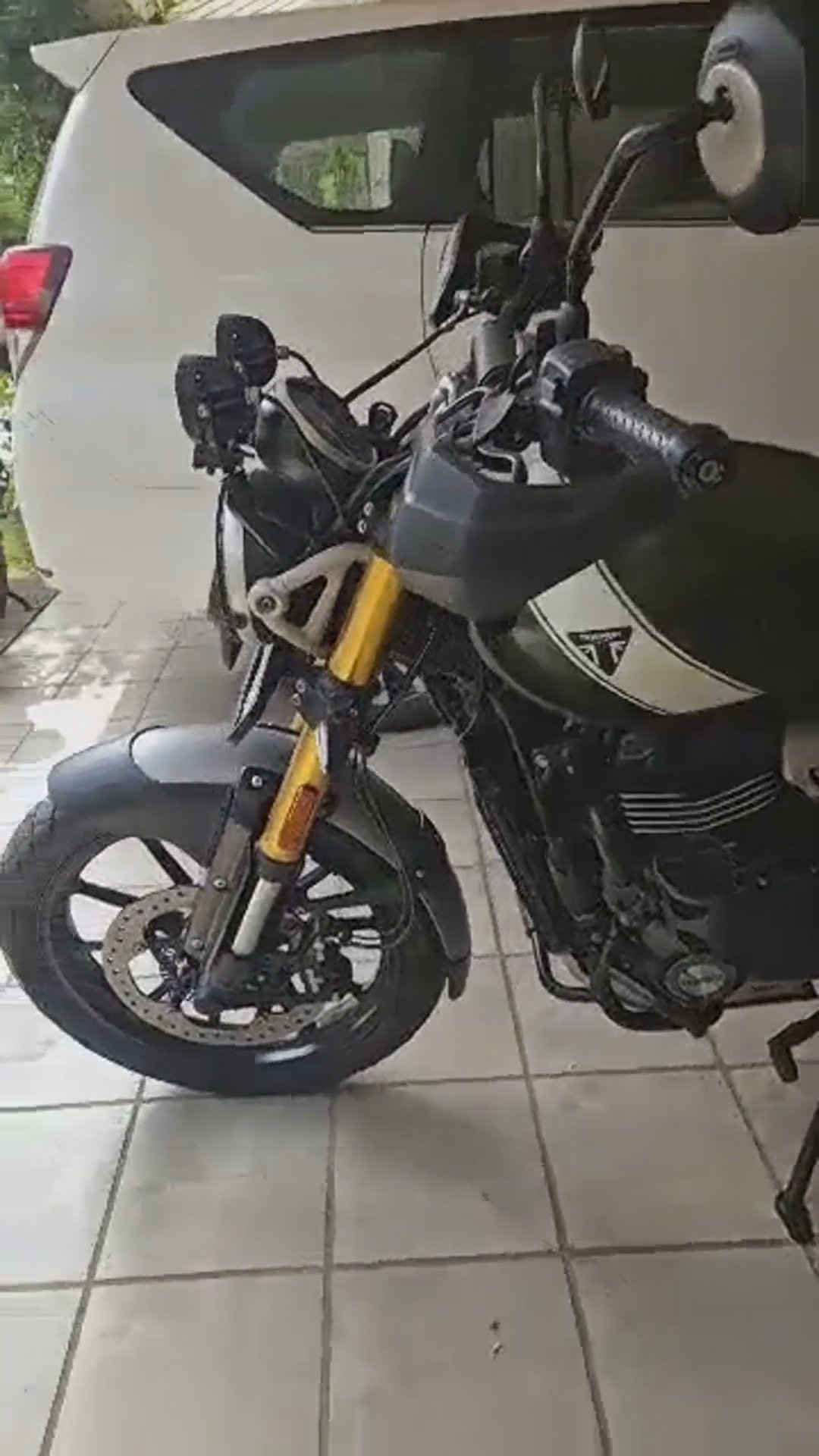 Walk-around video thumbnail