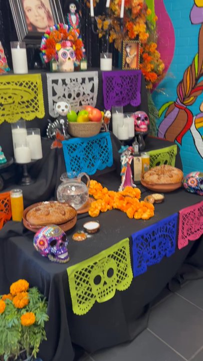 EL Tarasco Snacks - The entrance and cold treat area - Mexican Near Me - Ceres, California