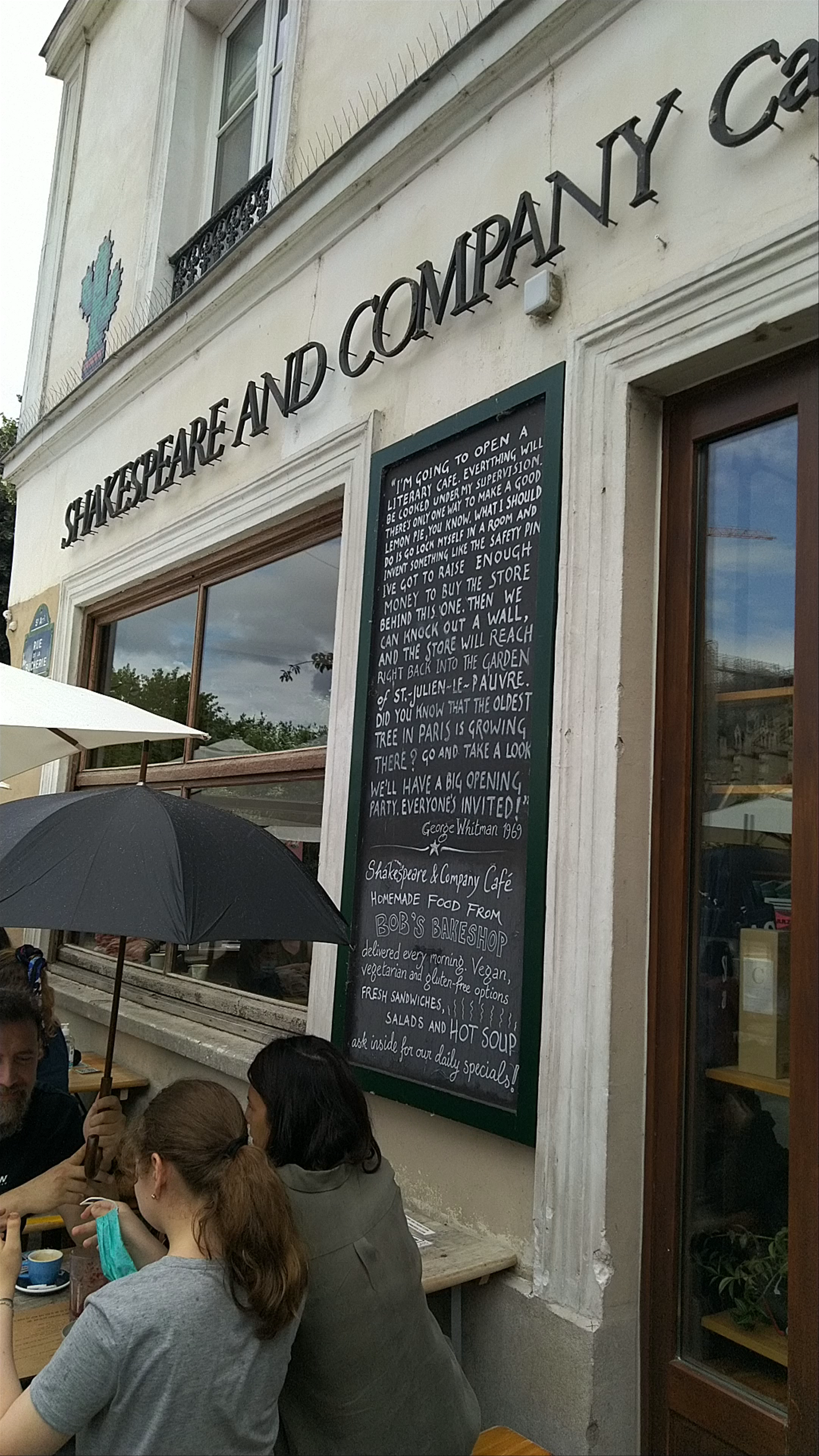 Shakespeare and Company Café: Cozy Literary Charm in Paris