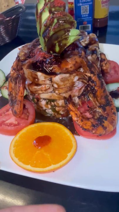 Mariscos Los Altos - Maybe if their chefs wasn't outside or watching tv they would have cleaner shrimp? - Seafood Near Me - Tracy, California