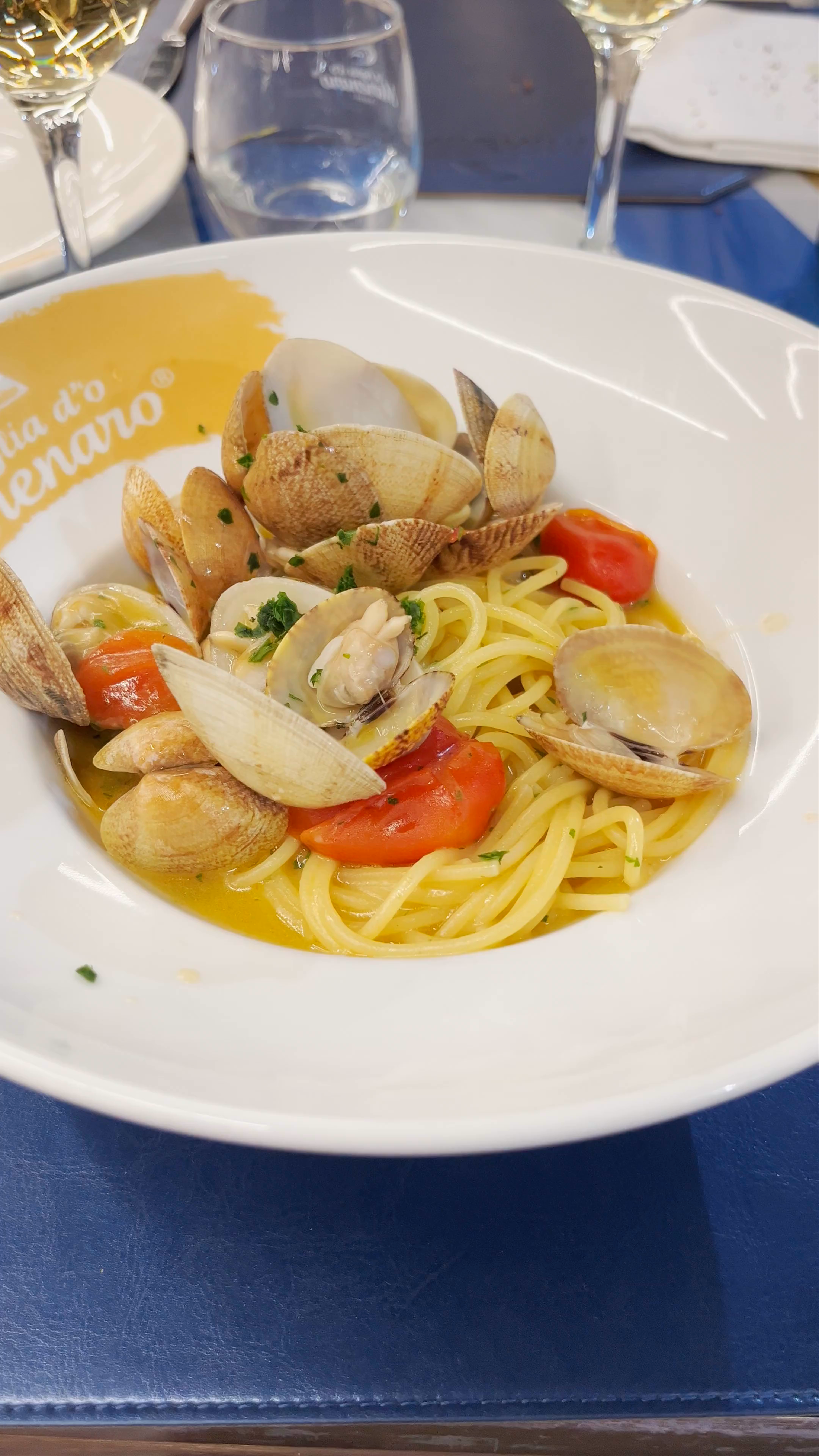 Dining Experience at 'A Figlia d'o Marenaro, Naples - Fresh Seafood Pasta Delight