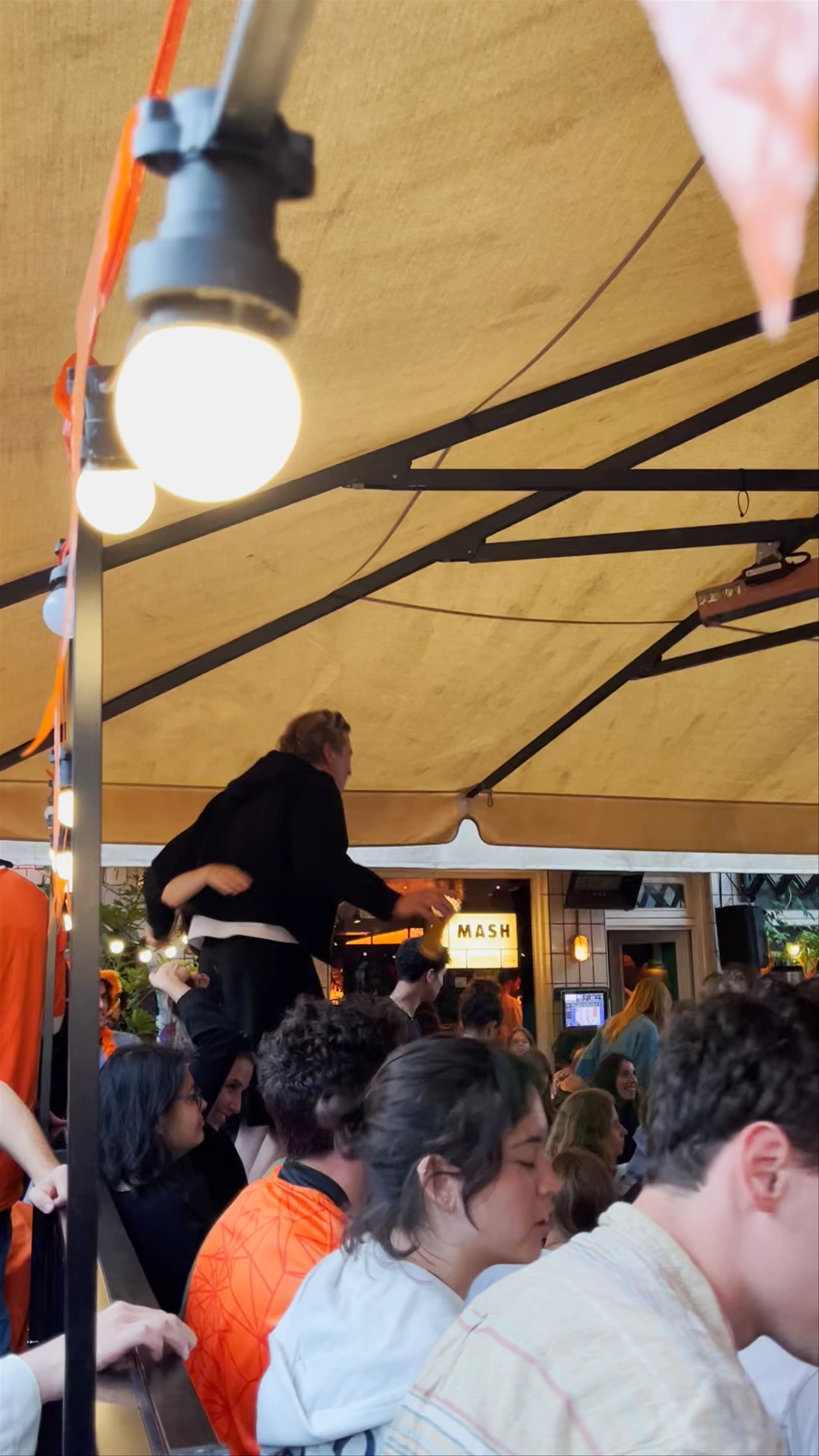 Bar Mash, Gerard Douplein