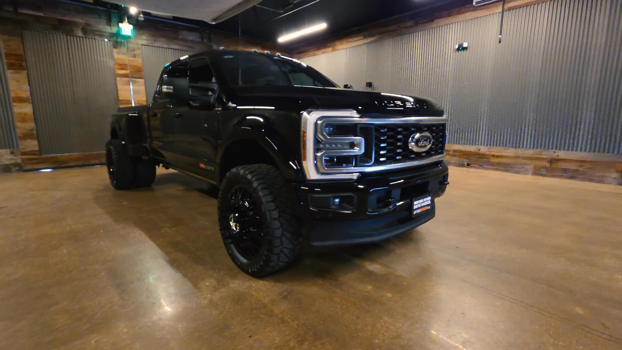 Lifted Trucks - #TX11596 - 2025 Ford F-450 Super Duty Platinum Crew Cab