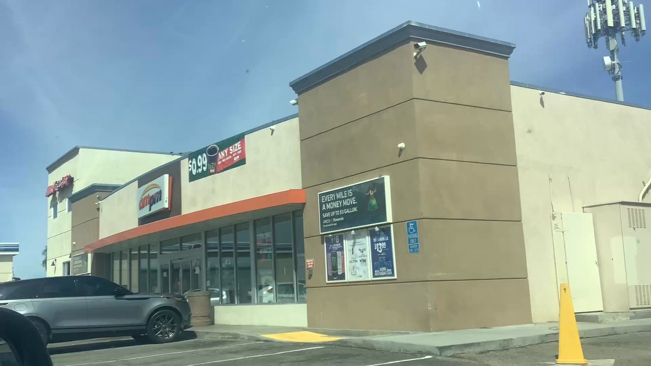 ampm - OMG just close and keep typically close because they're out of service - Convenience Stores Near Me - Rosamond, California