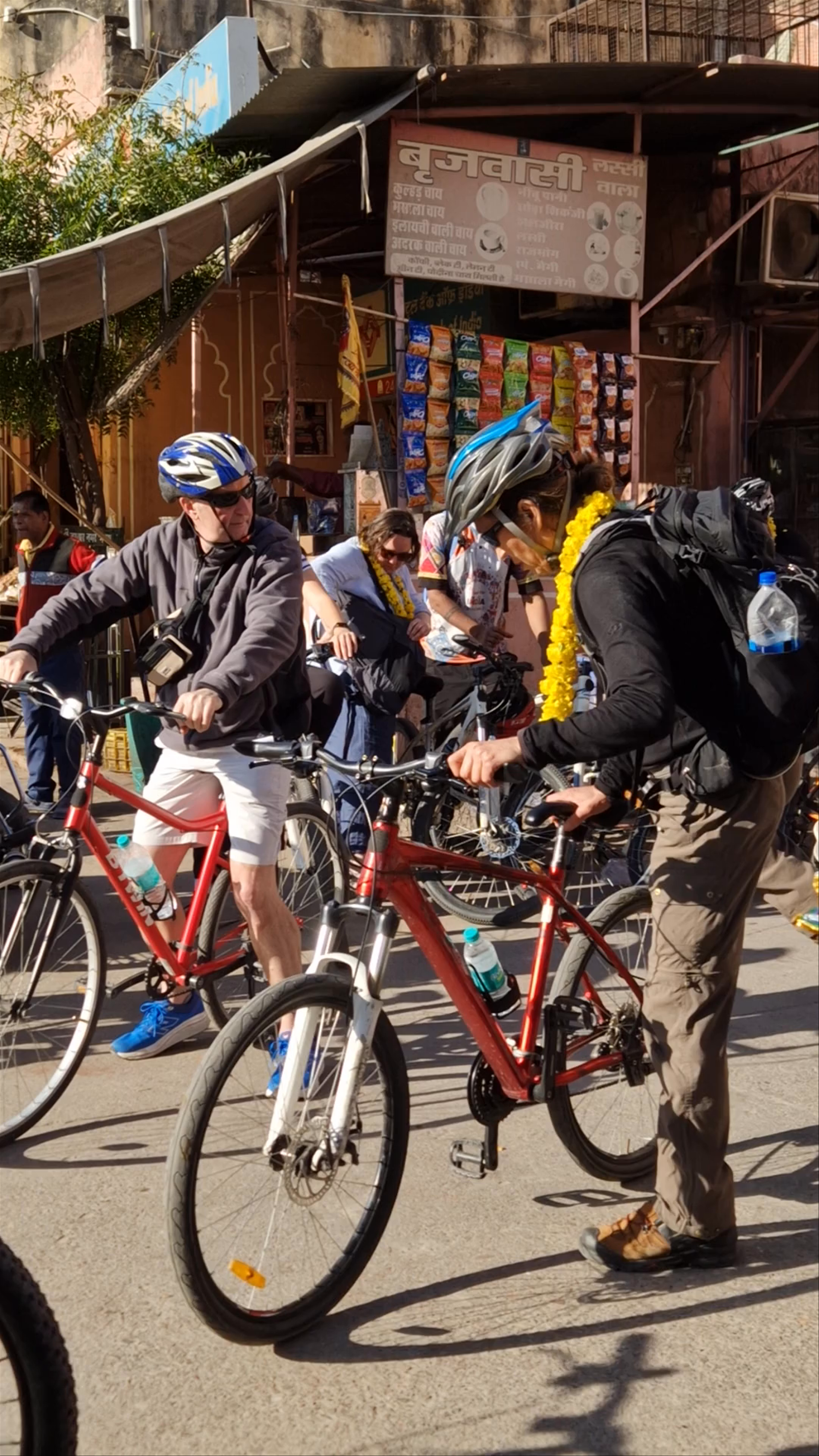 Cycling through Jaipur's Vibrant Streets and Markets