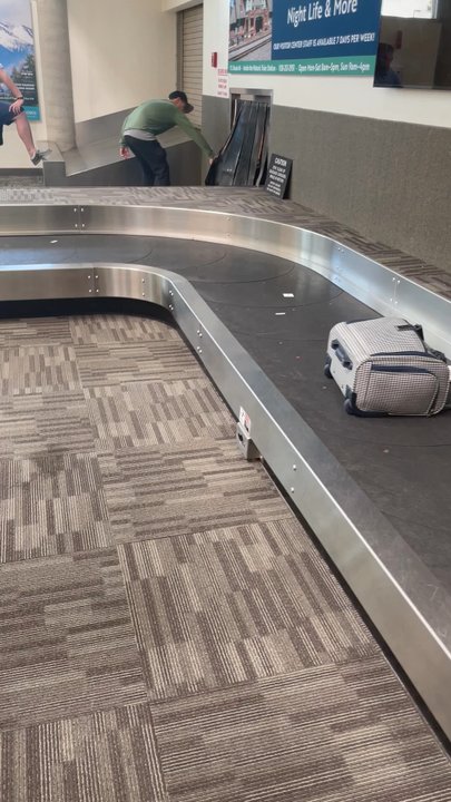 Flagstaff Pulliam Airport - The baggage claim area. - Airports Near Me - Flagstaff, Arizona