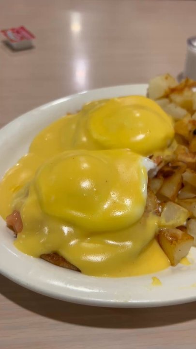 Nat's West Cafe - Eggs Benedict with lox - Breakfast & Brunch Near Me - Canoga Park, California
