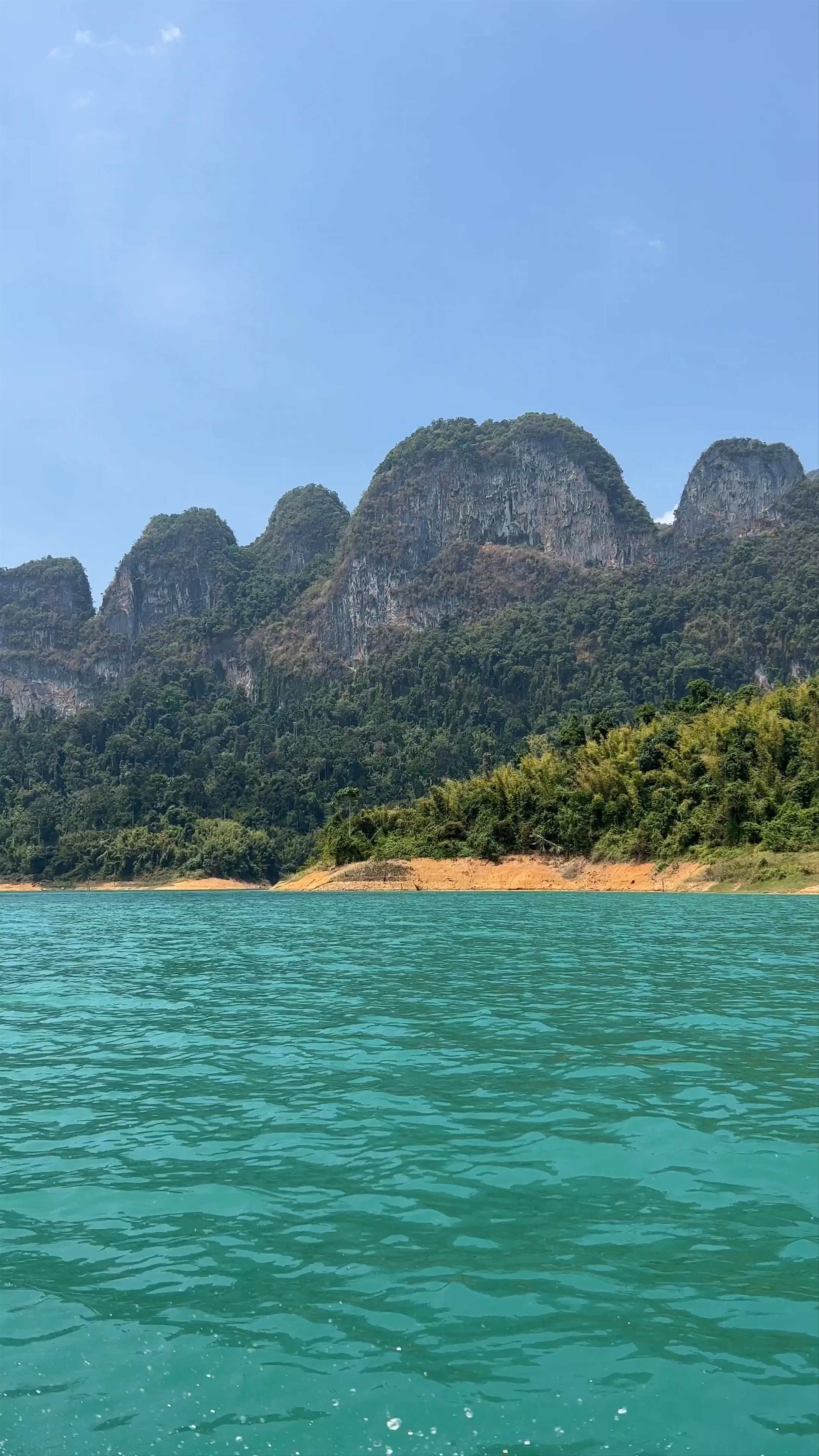 Enchanting Khao Sok National Park: Emerald Waters and Majestic Limestone Cliffs