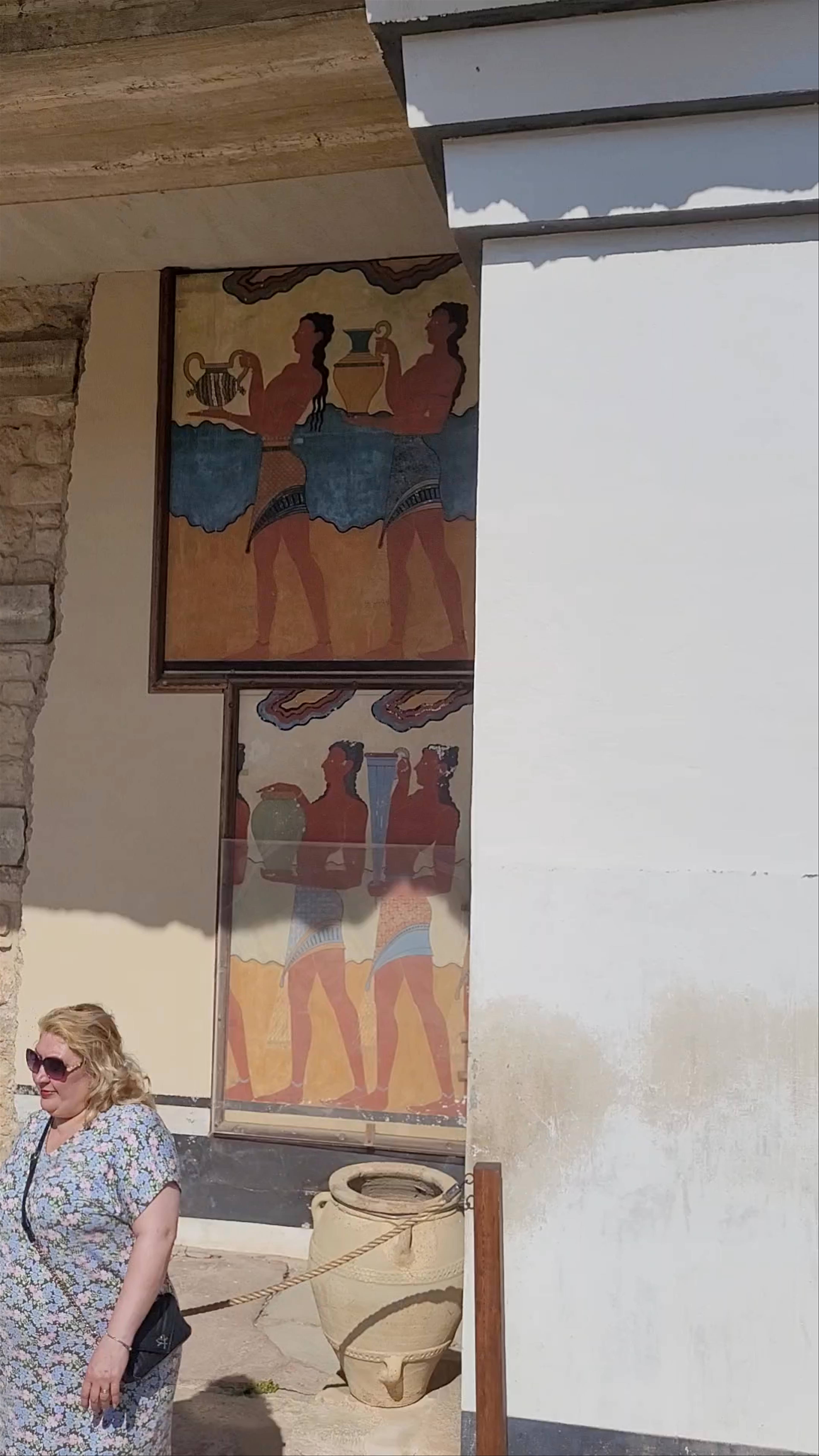 Exploring the Minoan Palace of Knossos: Ancient Crete's Iconic Archaeological Wonder