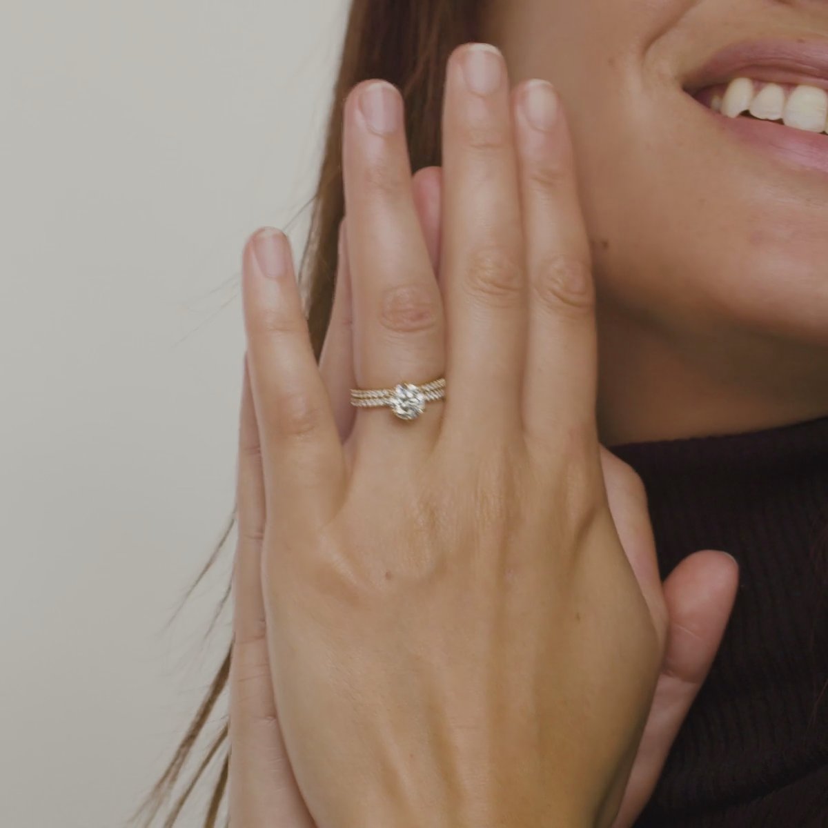 The Signature 6 Prong | Round Brilliant | 18k | Yellow Gold | bandAccent: Pavé | bandWidth: standard | caratWeight: 1.0ct | hiddenHalo: no | diamondOrientation: vertical