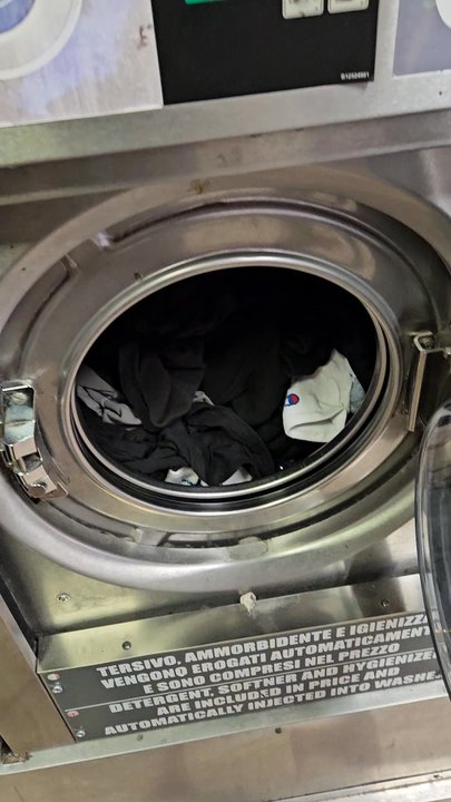Speed Queen - Super easy to understand how to use the washing machines in the dryers period you can pay with credit card or cash which is super nice. - Laundromat Near Me - Florence, FI