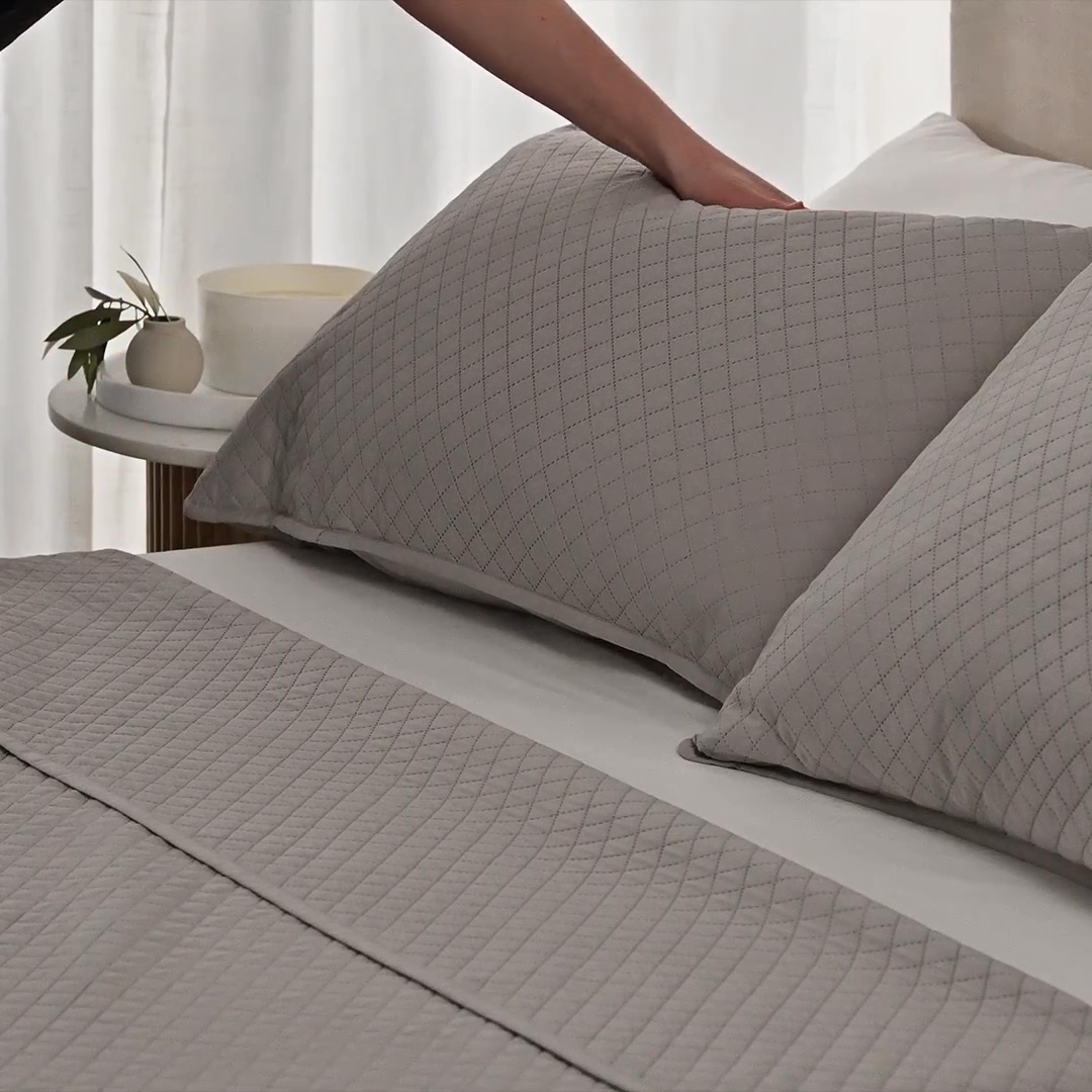 Robinsons Silky Soft Lightweight Blanket Microfibre Stitch Core Collection Set - Geo (4 Sizes)