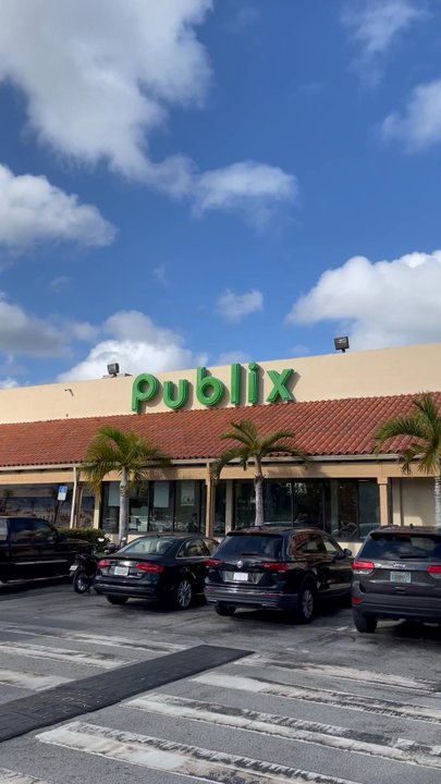 Publix - Outside e - Grocery Near Me - Miami, Florida