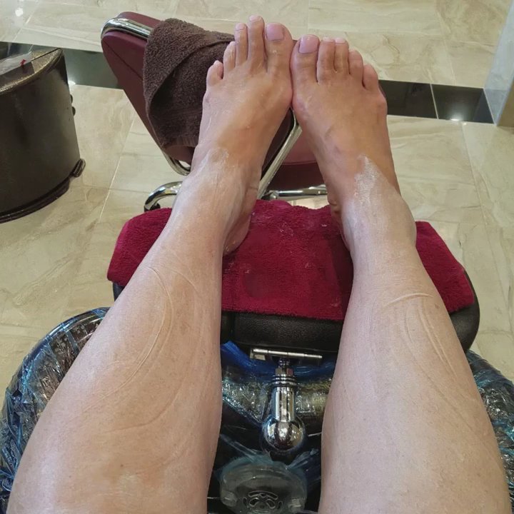 Lounge Nail Spa - I had the Paraffin wax for extra  $15.00 - Nail Salons Near Me - Beavercreek, Ohio