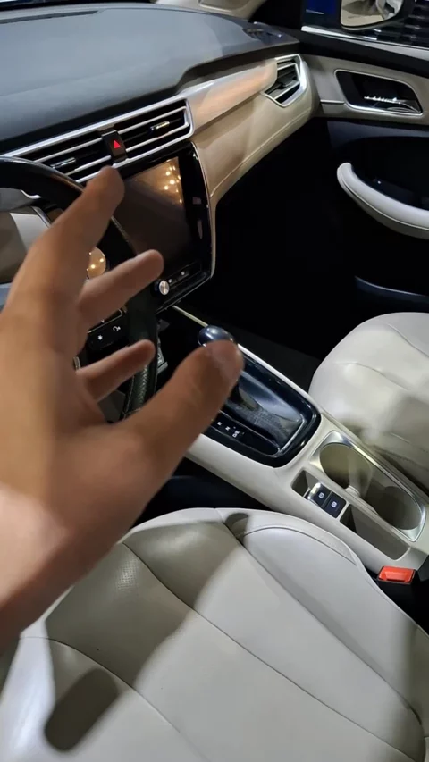 ام جي 5 LUX 2022