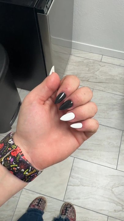 Lynn's Nail Spa - My beautiful nails done by Lynn - Nail Salons Near Me - Oakhurst, California