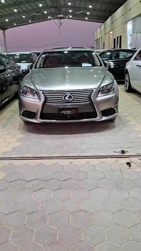 Lexus LS 500 H 2016