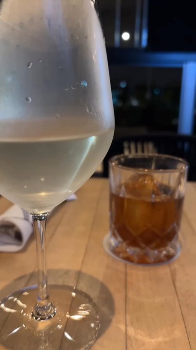 Moxies Langley Restaurant - Happy hour drinks - Canadian (New) Near Me - Langley, British Columbia