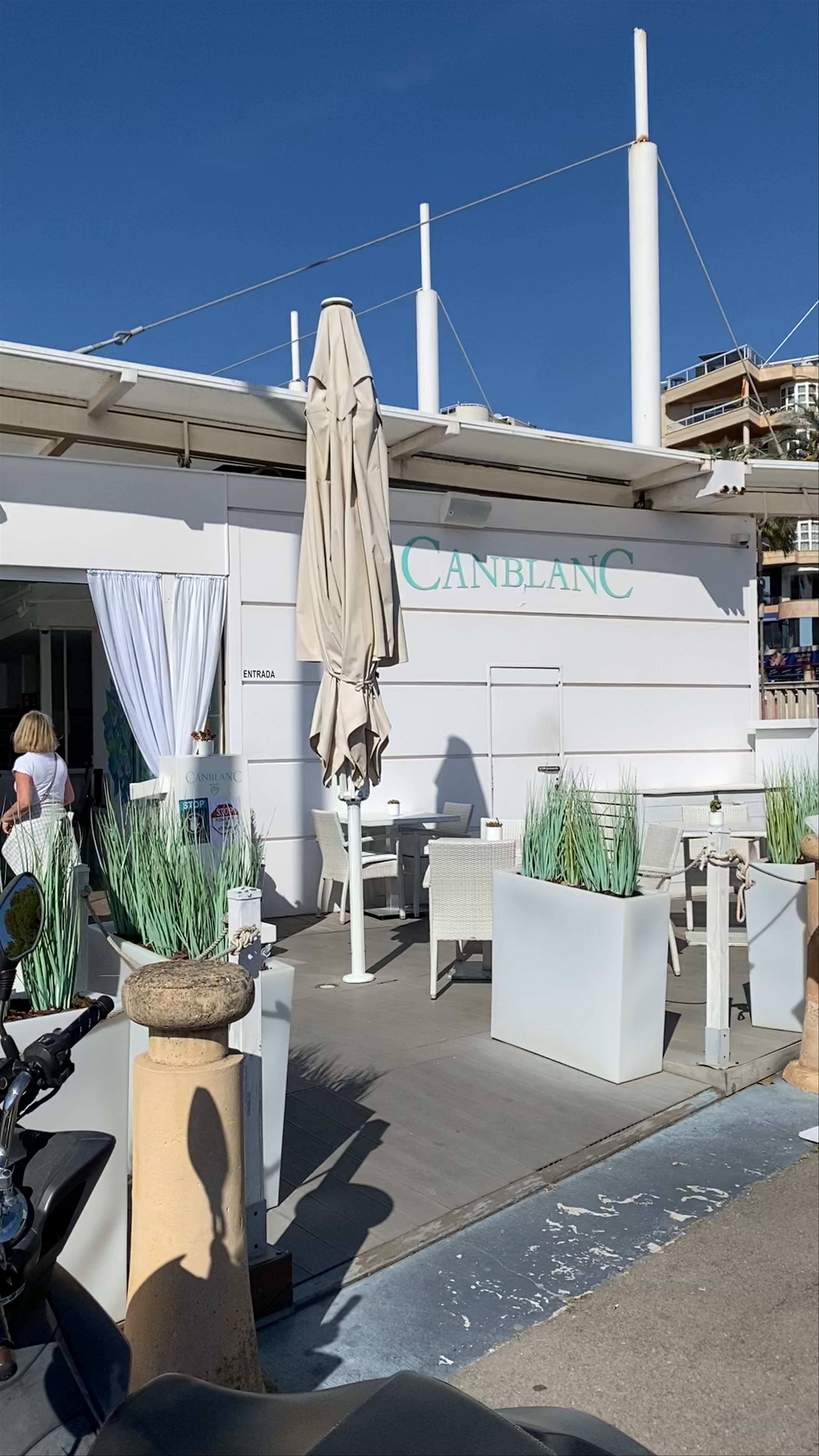 Cafe Canblanc: A Sunny Waterfront Retreat in Palma
