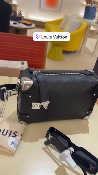Louis Vuitton Seattle Bravern - Bag and glasses - Leather Goods Near Me - Bellevue, Washington