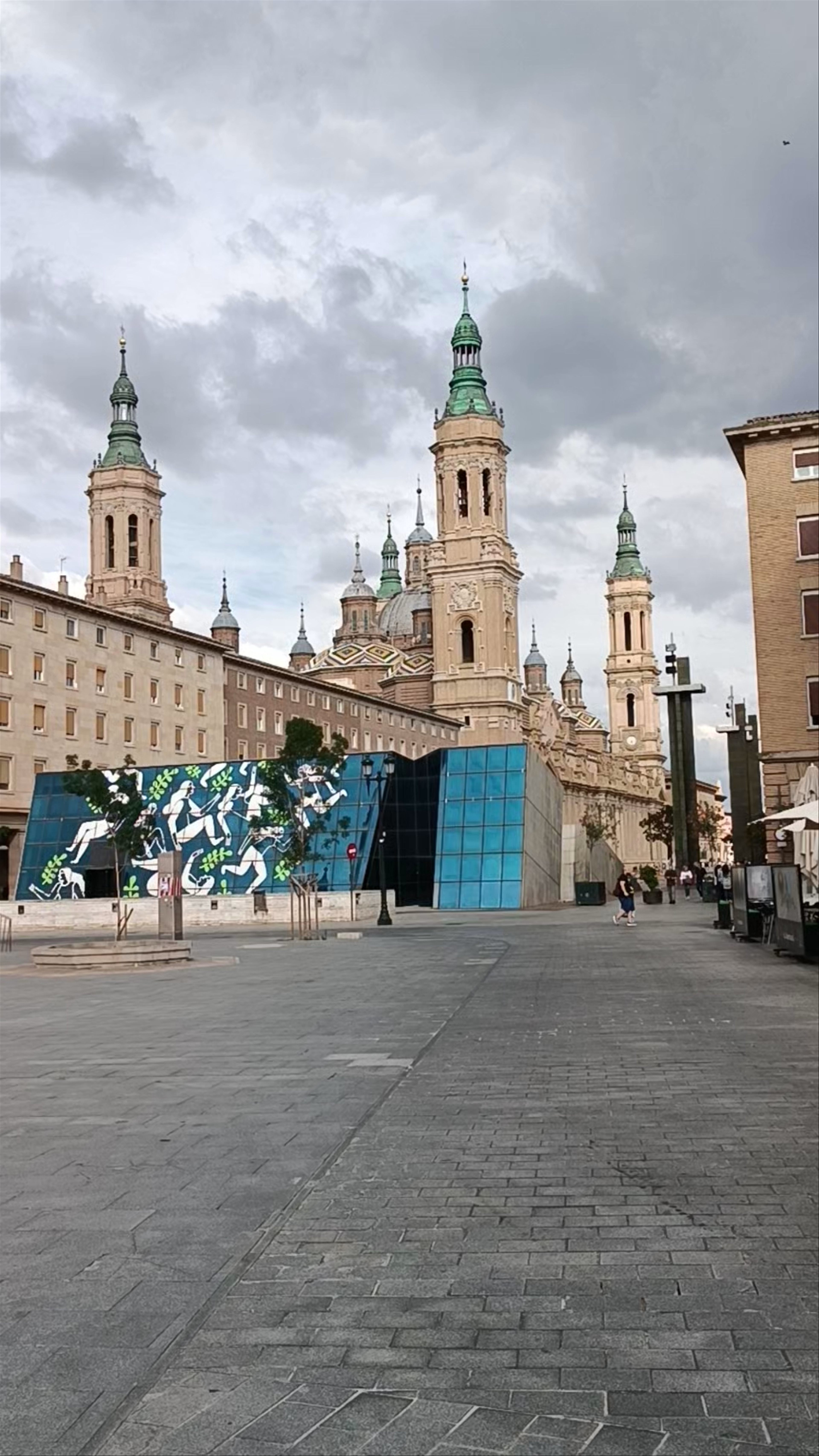 Murallas Romanas de Zaragoza: Ancient Walls and Historic Streets