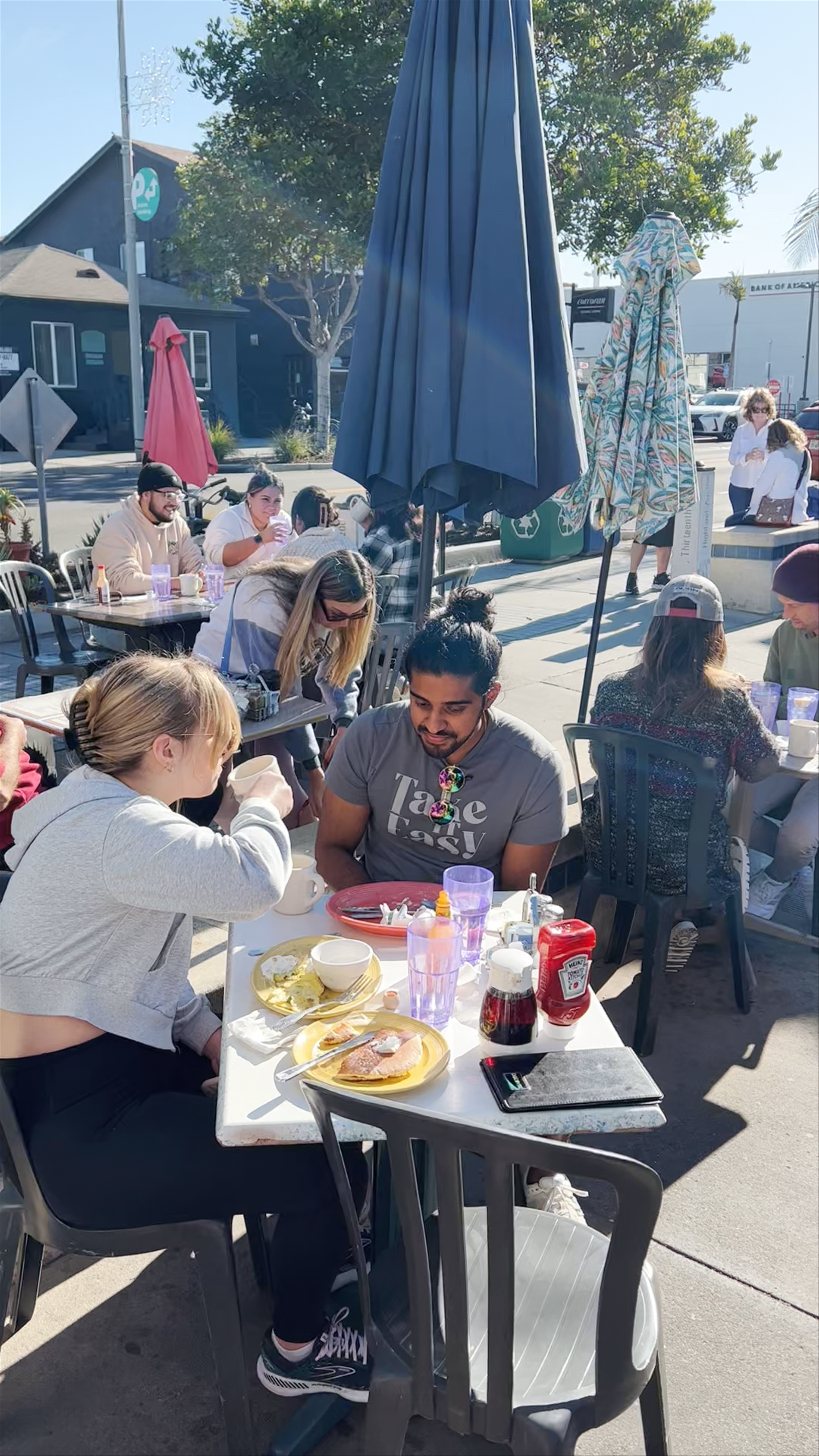Sunny Outdoor Brunch at Uncle Bill's Pancake House, Manhattan Beach