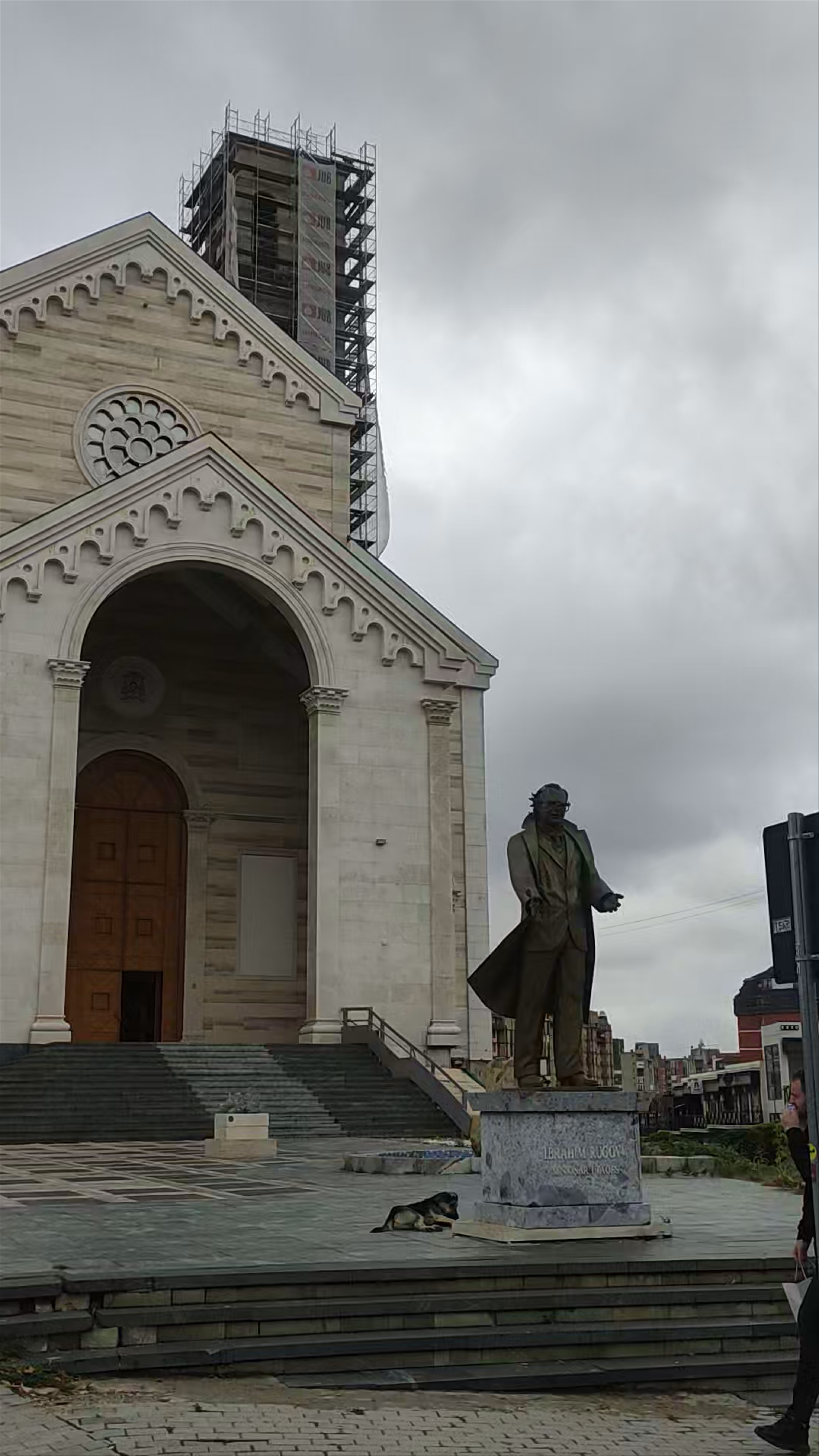 Catedral Madre Teresa, Pristina - A Monumental Tribute Under Gloomy Skies