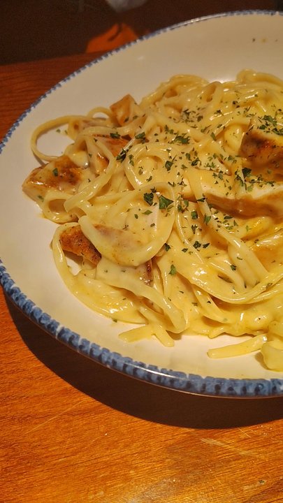 Red Lobster - Chicken Alfredo and Side Salad - Seafood Near Me - Schaumburg, Illinois